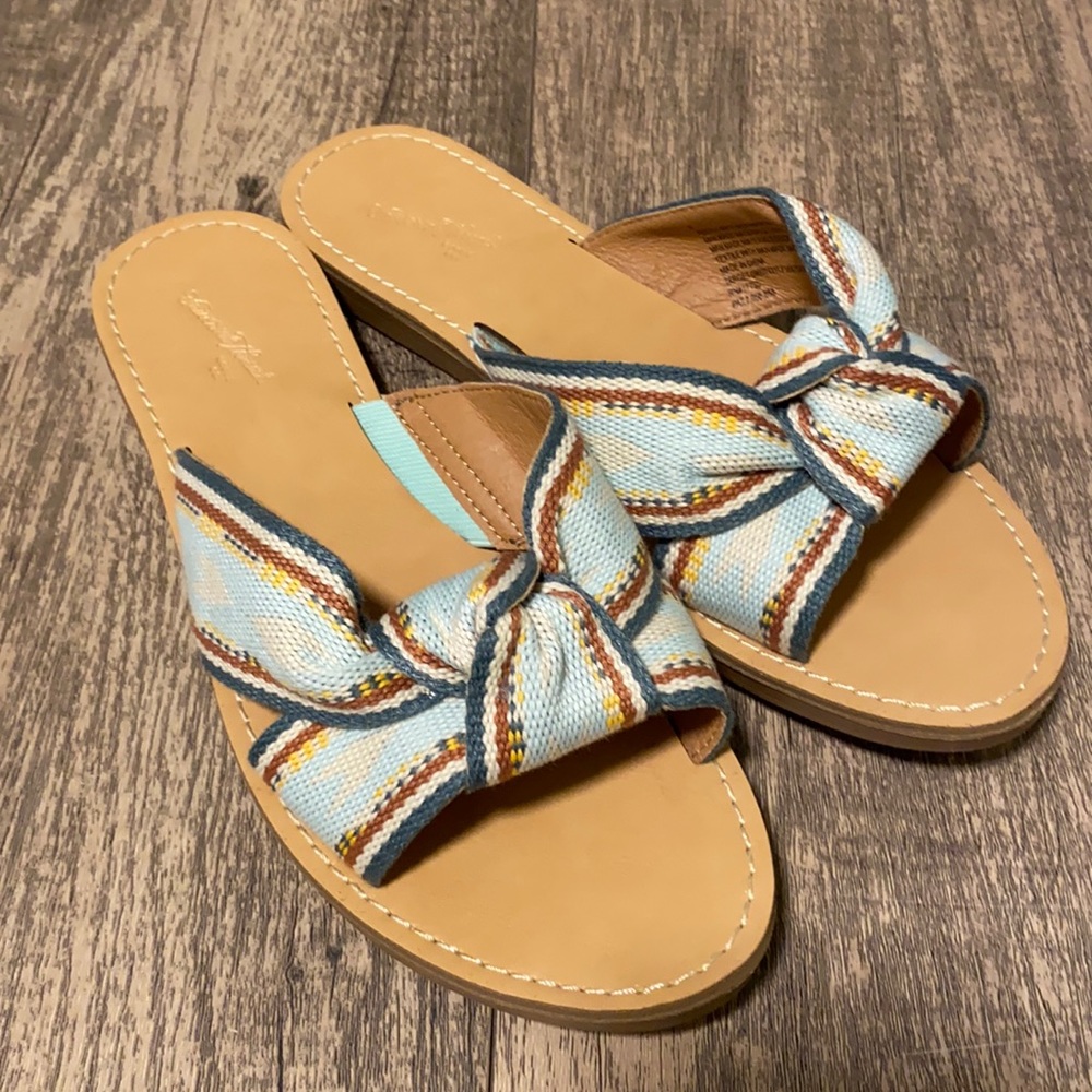 Open toed sandals